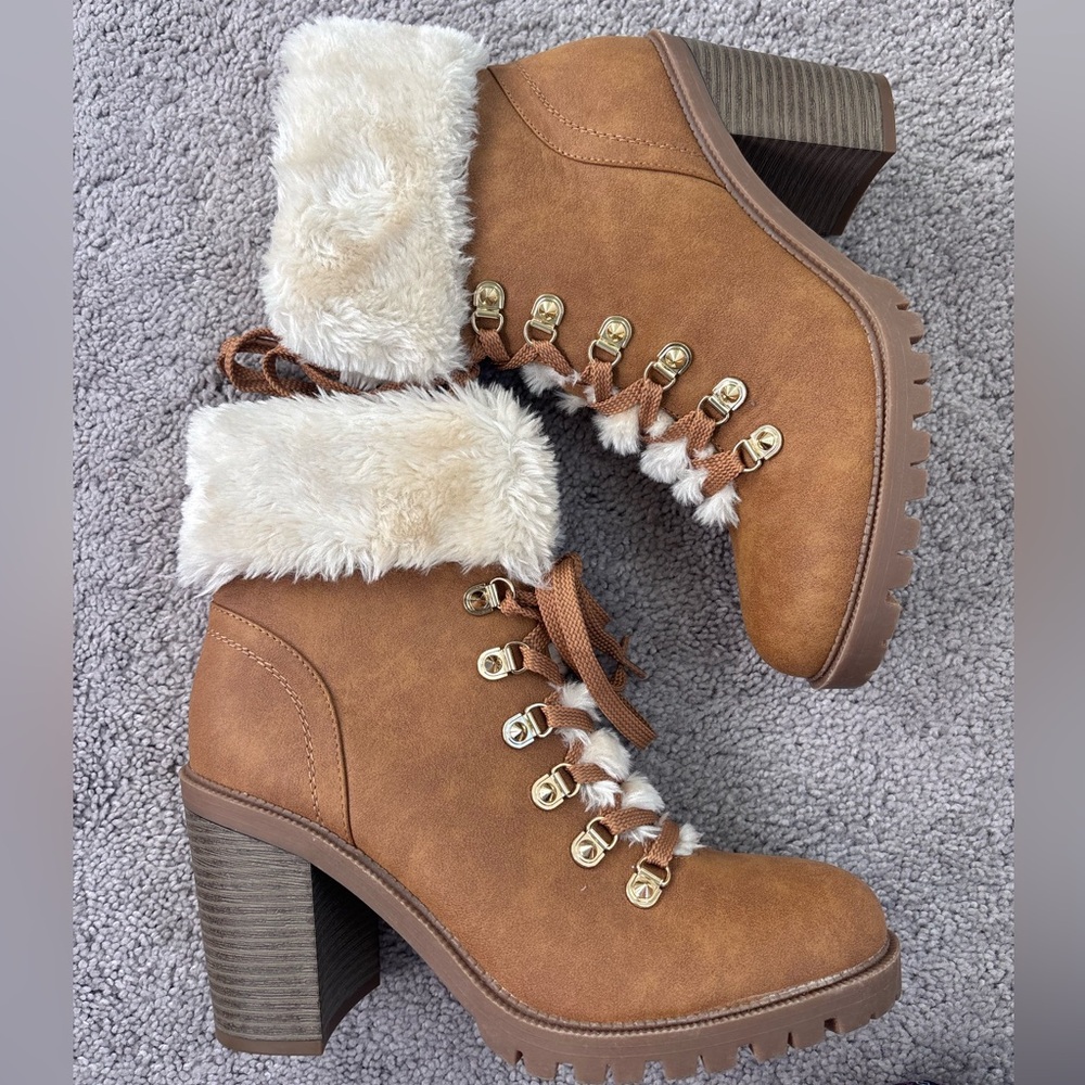 G by Guess Tan Faux Fur Lace up Winter Ankle Boot Tan Camel Size 9.5 Lug Sole